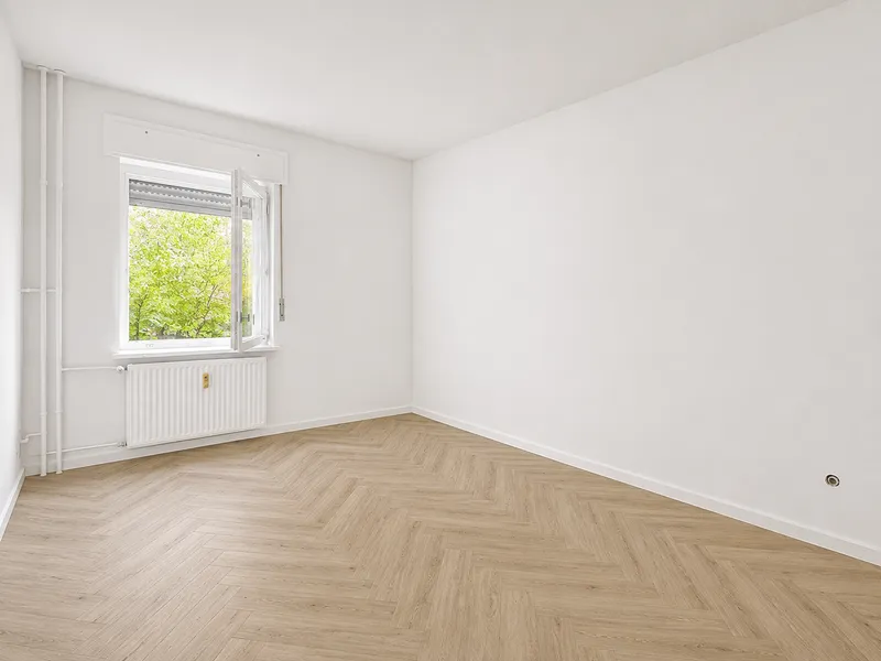 Kernsanierter Erstbezug: Helle 4-Zimmer-Wohnung mit EBK, WG-geeignet — photo 1